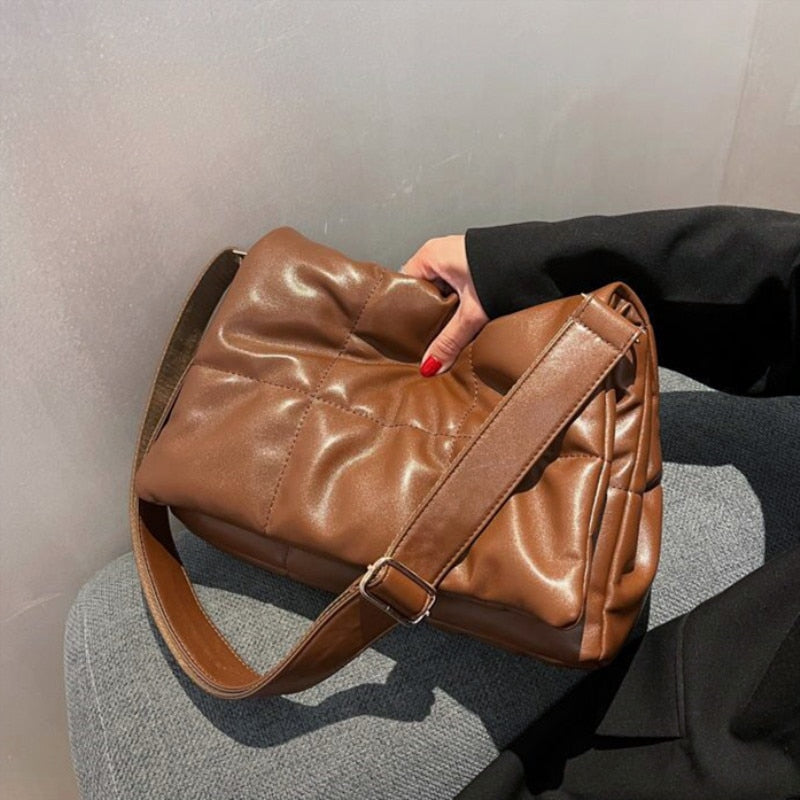 Bolsa Tiracolo Maxi Matelassê Bott