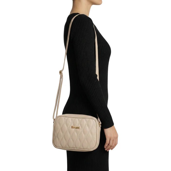 Bolsa Couro Legítimo Tiracolo Pequena Amalfi - FIONATTI | Bolsas Femininas em Couro